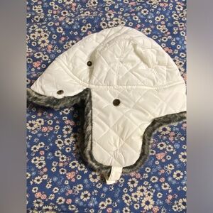 EDDIE BAUER White-Grey Quilted Furry Trapper Hat